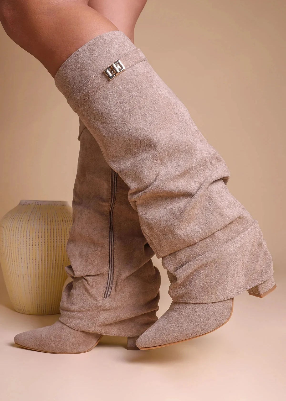 Bottes plissées beige à talon suédine - Amara