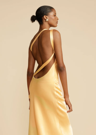Robe Longue Asymétrique Satinée – Andiea