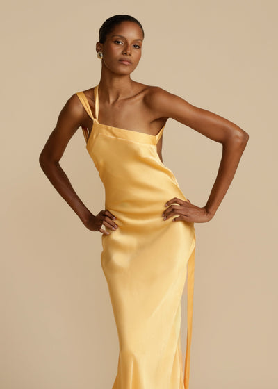 Robe Longue Asymétrique Satinée – Andiea