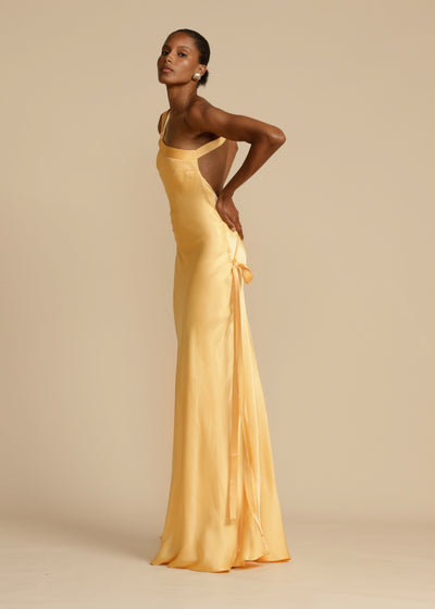 Robe Longue Asymétrique Satinée – Andiea