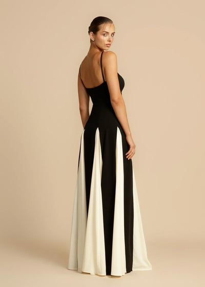 Robe longue noire fendue élégante – Esmeralda