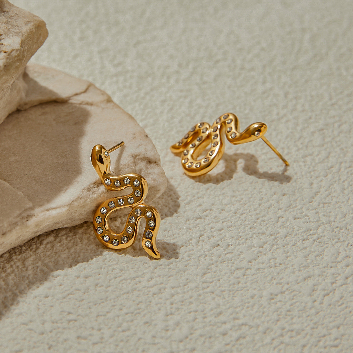 Boucles d’Oreilles Serpent Doré Strass – Veloura