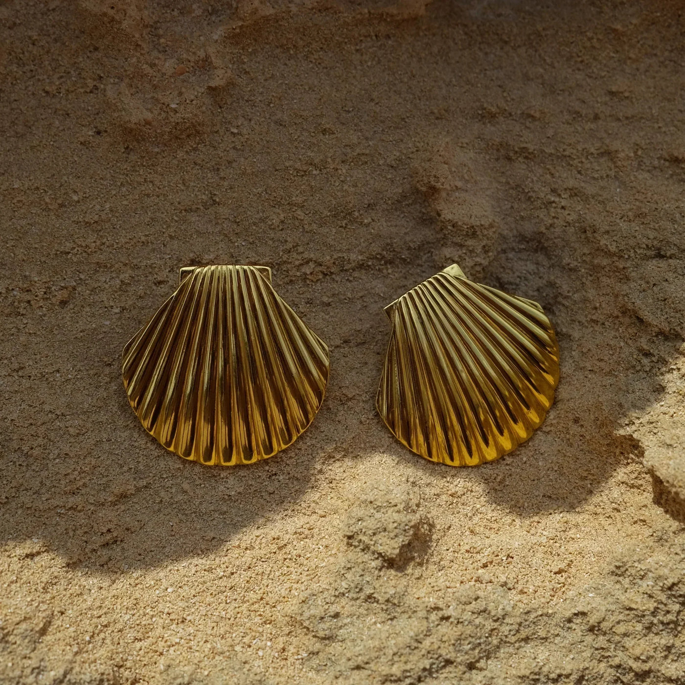 Boucles d’oreilles coquillage doré – Alhena