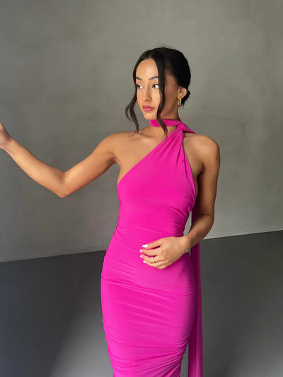 Robe Fendue Asymétrique – Lynessia