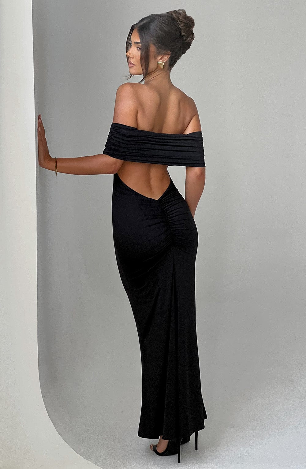 Robe moulante épaules dénudées dos nu – Azrya