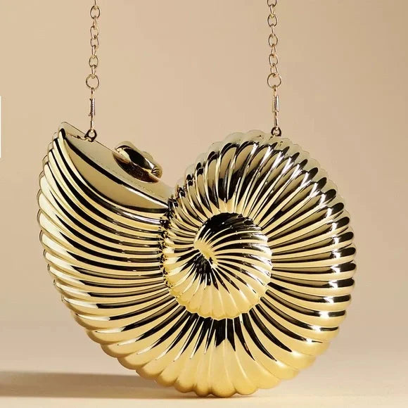 Pochette coquillage dorée sculptée – Veora